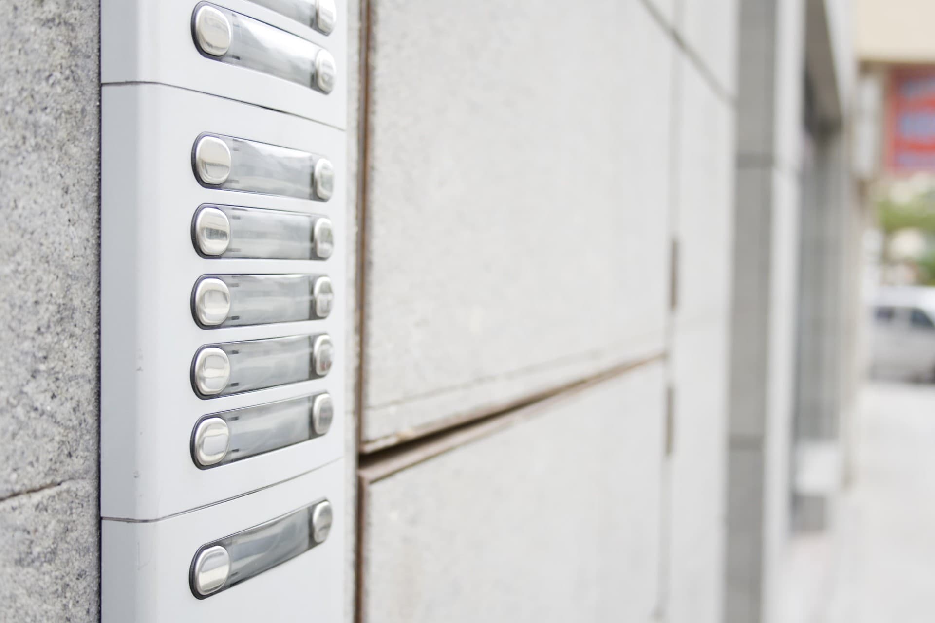 ¡También instalamos porteros automáticos y videoporteros!